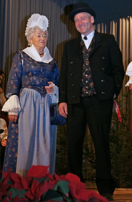 Seidene Festtagstracht